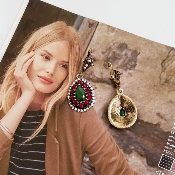 NEW Rhinestone Earrings - Picture 14 of 14